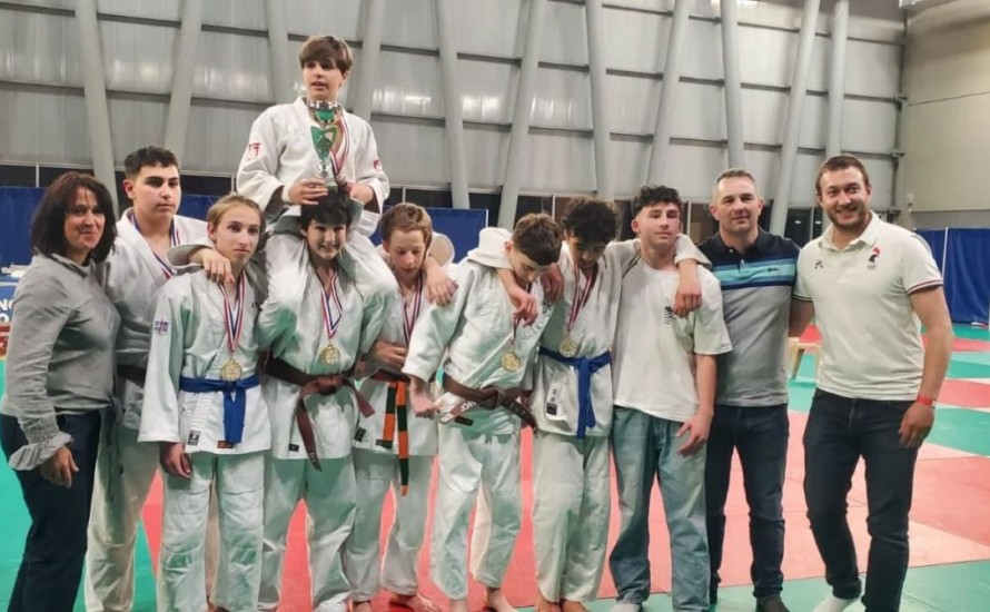 CHAMPIONNAT AURA PAR EQUIPES MINIMES : 1ère PLACE pour l'équipe du Judo Olympique des 4 vallées